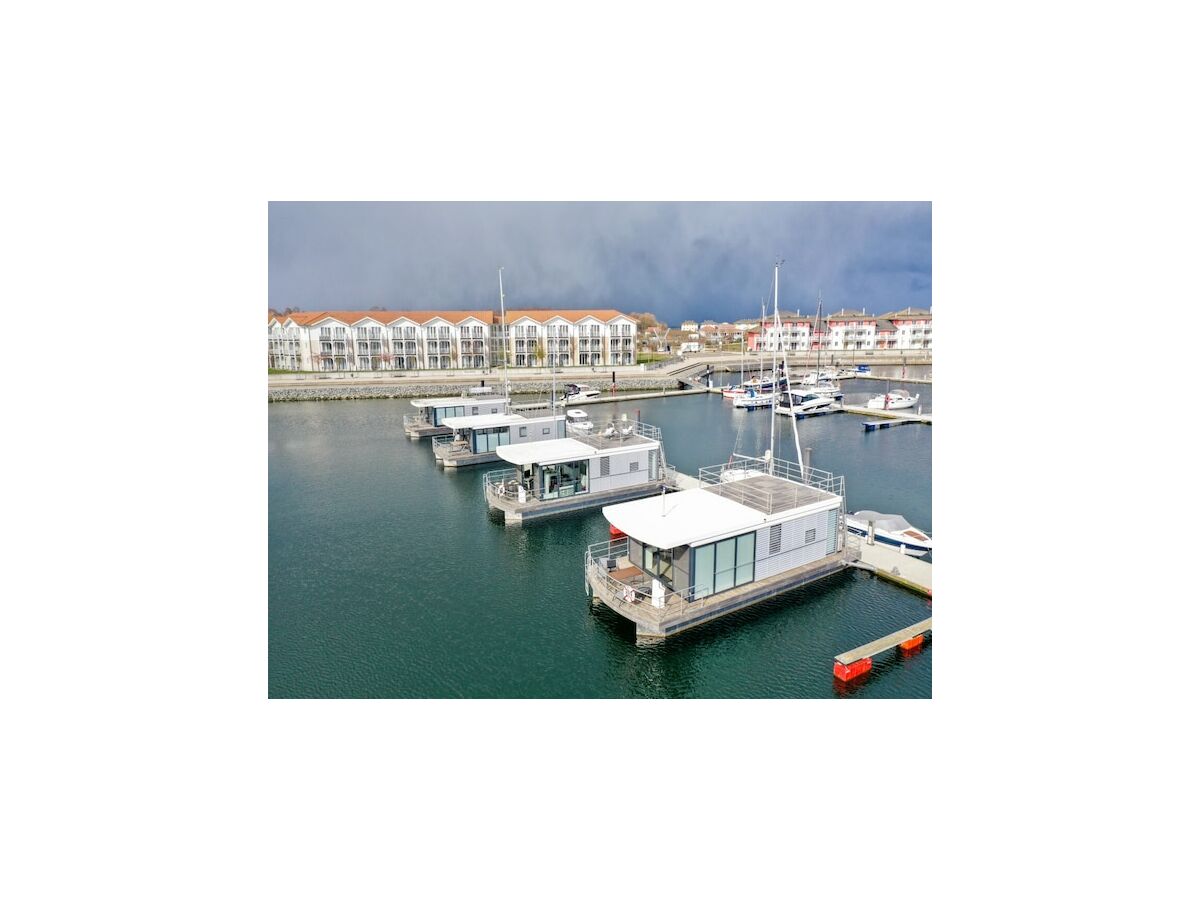 House boat Hausboot in Boltenhagen - Outdoor photo 3