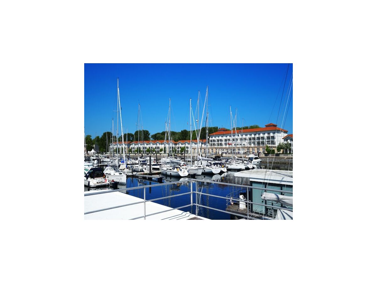 House boat Hausboot in Boltenhagen - Outdoor photo 5