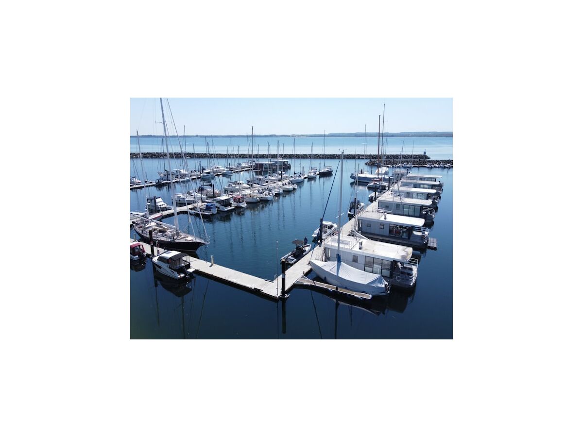 House boat Hausboot in Boltenhagen - Outdoor photo 2