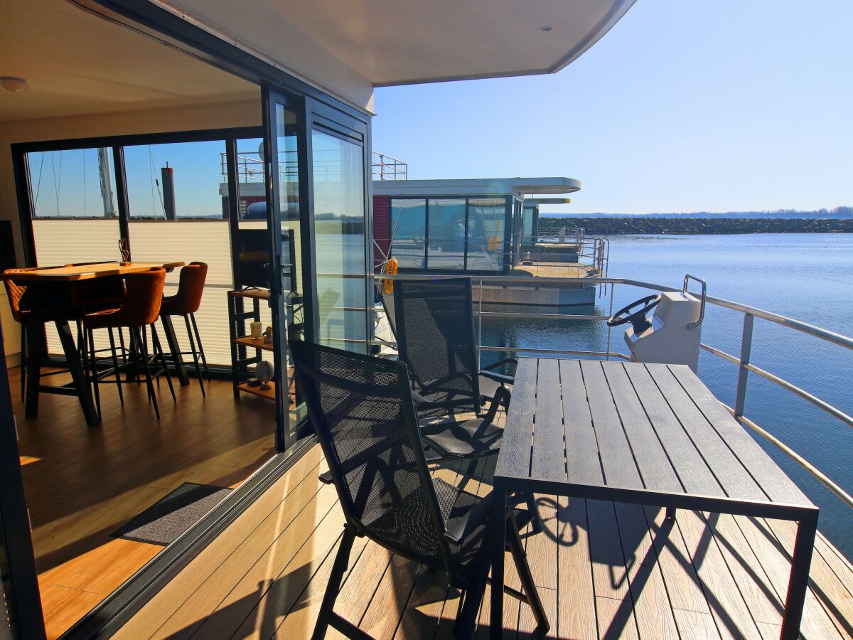 House boat Hausboot in Boltenhagen