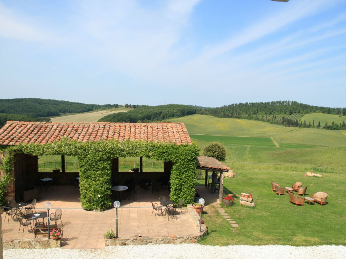 Farmhouse Apartment in Guasticce mit Gemeinschaftspool - Outdoor photo 3