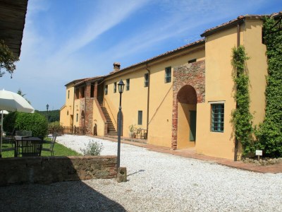 Farmhouse Apartment in Guasticce mit Gemeinschaftspool - Outdoor photo 9