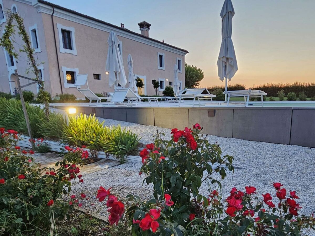Villa Herrenhaus in Marken mit Pool und Strandblick