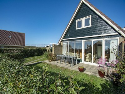 Holiday house Alluring holiday home near beach - Outdoor photo 2