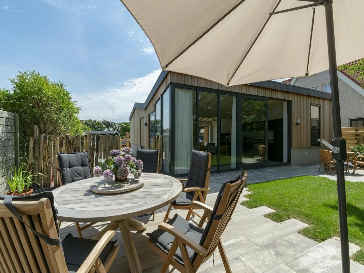 Bungalow Attractive home with terrace - Outdoor photo 2