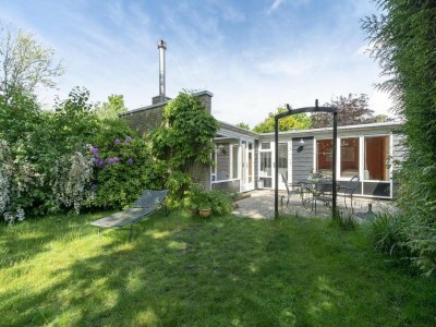 Bungalow Trendy holiday home with patio - Outdoor photo 26