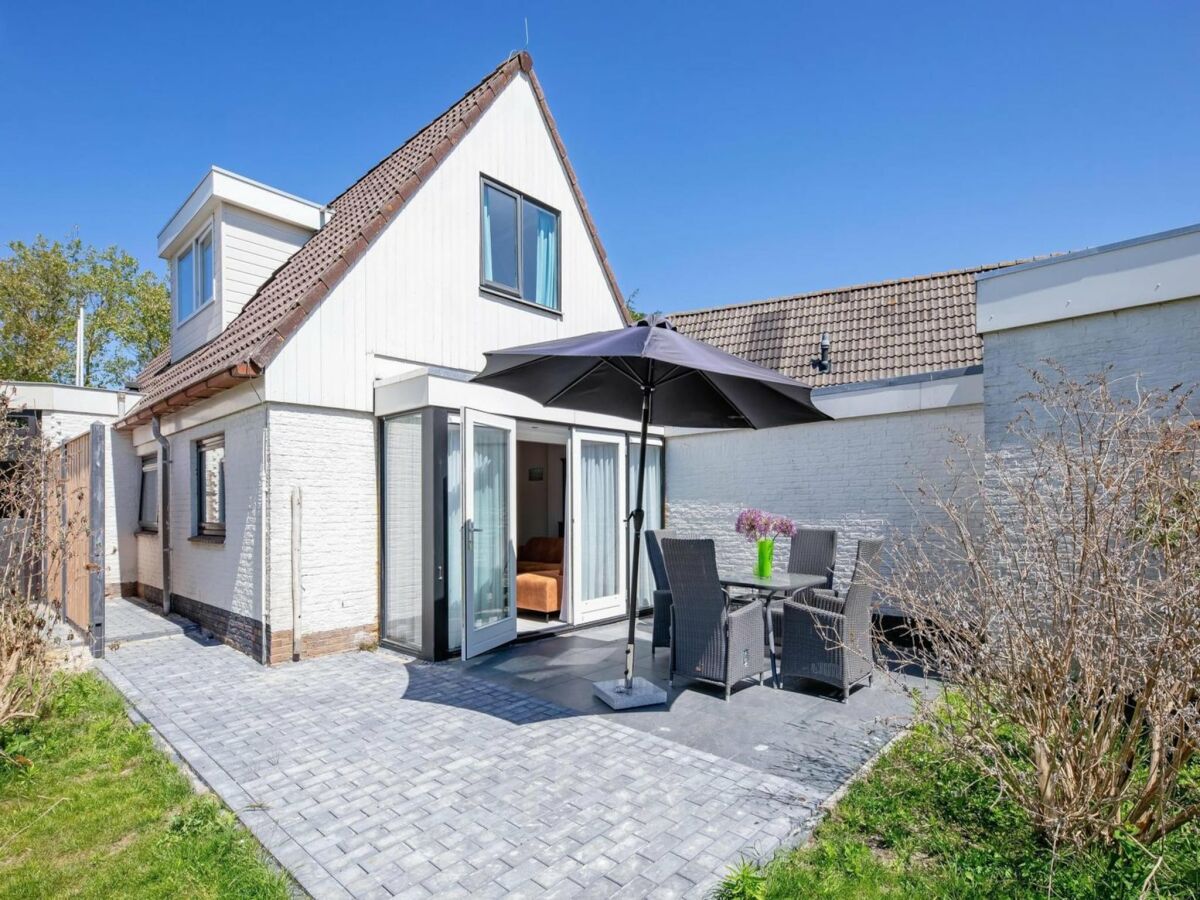 Holiday house Holiday home with garden and beach - Outdoor photo 3