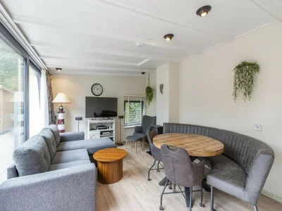Bungalow Astounding bungalow with garden in Sint Maartenszee - Bungalow