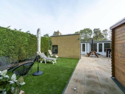 Bungalow Astounding bungalow with garden - Outdoor photo 26