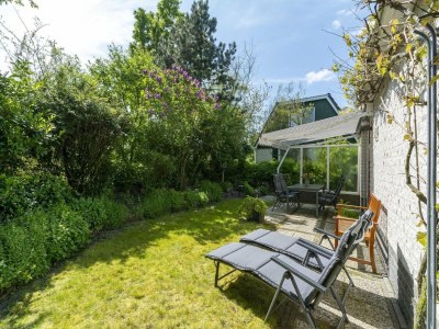 Holiday house Cozy holiday home with pool - Outdoor photo 23