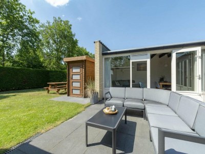 Bungalow Lovely bunglow with garden in Sint Maartenszee - Bungalow