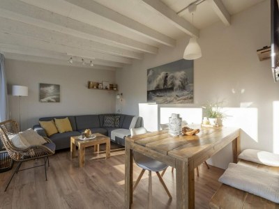 Bungalow Cozy bunglow with garden in Sint Maartenszee - Bungalow