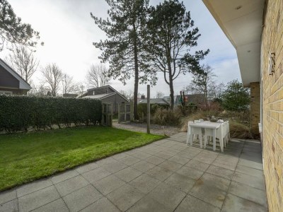 Holiday house Stylish bungalow at Duinland park with patio - Outdoor photo 20