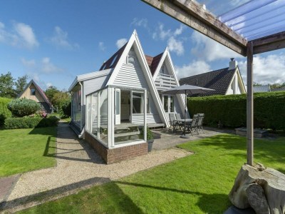 Holiday house Home with beautiful lawn - Outdoor photo 5