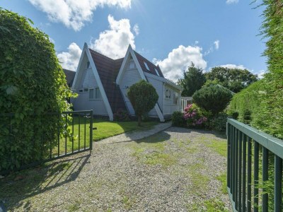 Holiday house Home with beautiful lawn - Outdoor photo 11