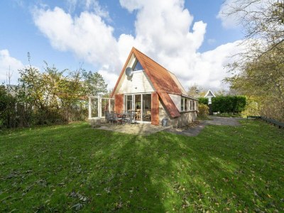 Holiday house Alluring home with garden - Holiday house