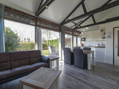 Bungalow Exquisite bungalow by the sea in Sint Maartenszee - Bungalow