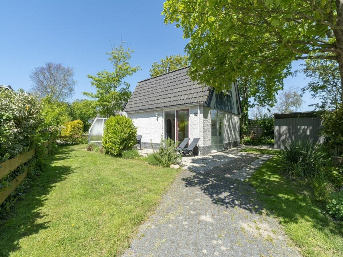 Holiday house Holiday home with pool by the sea - Outdoor photo 3