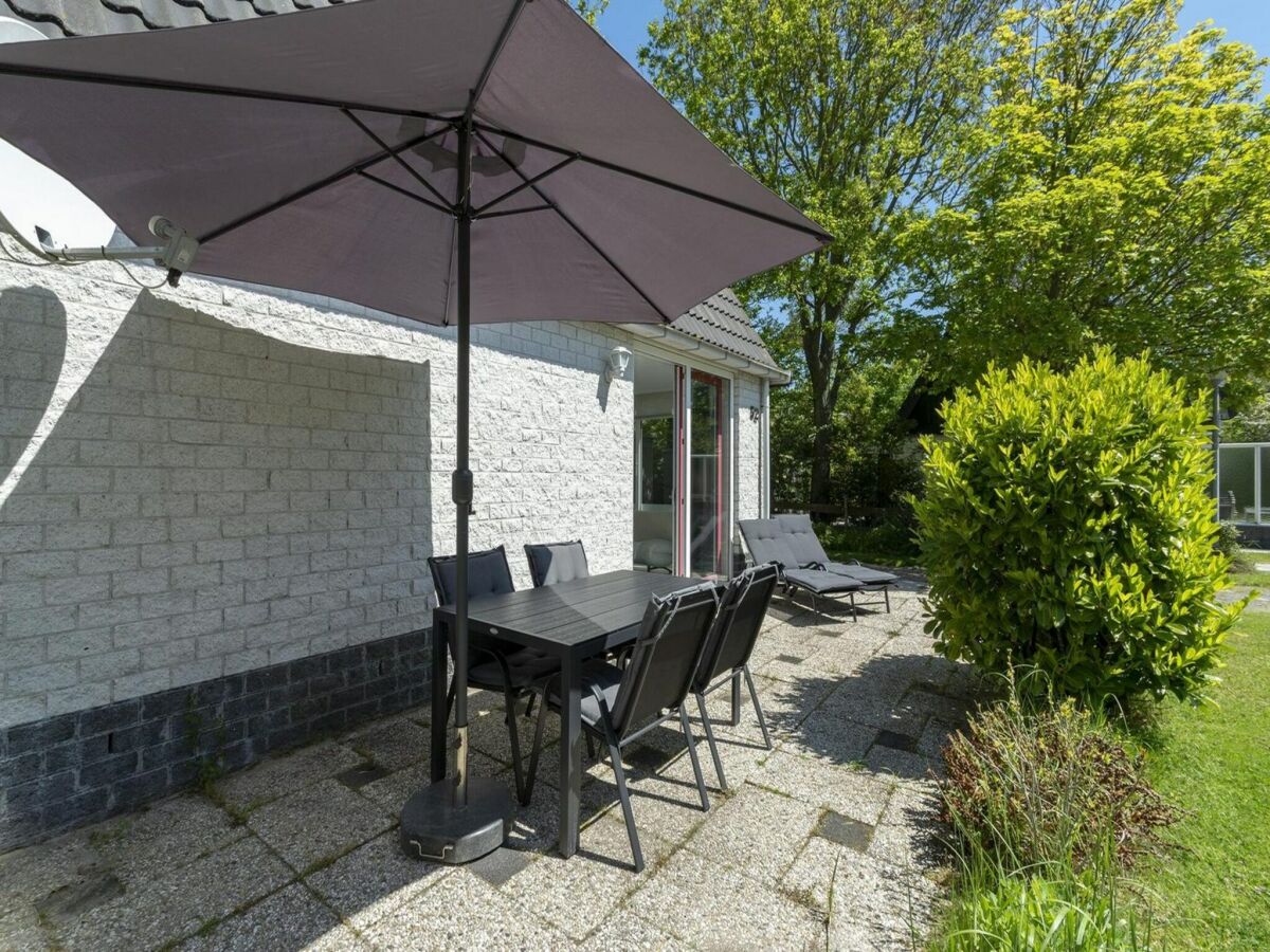 Holiday house Holiday home with pool by the sea - Outdoor photo 4