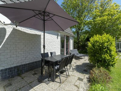 Holiday house Holiday home with pool by the sea - Outdoor photo 4