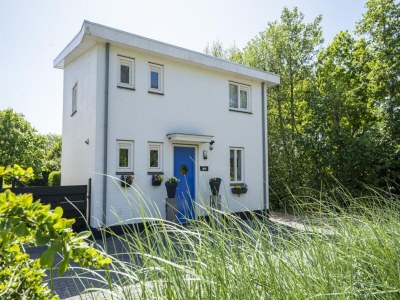 Holiday house Pretty home with garden in De Koog - Holiday house
