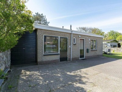 Holiday house Vibrant Holiday home with garden - Outdoor photo 5