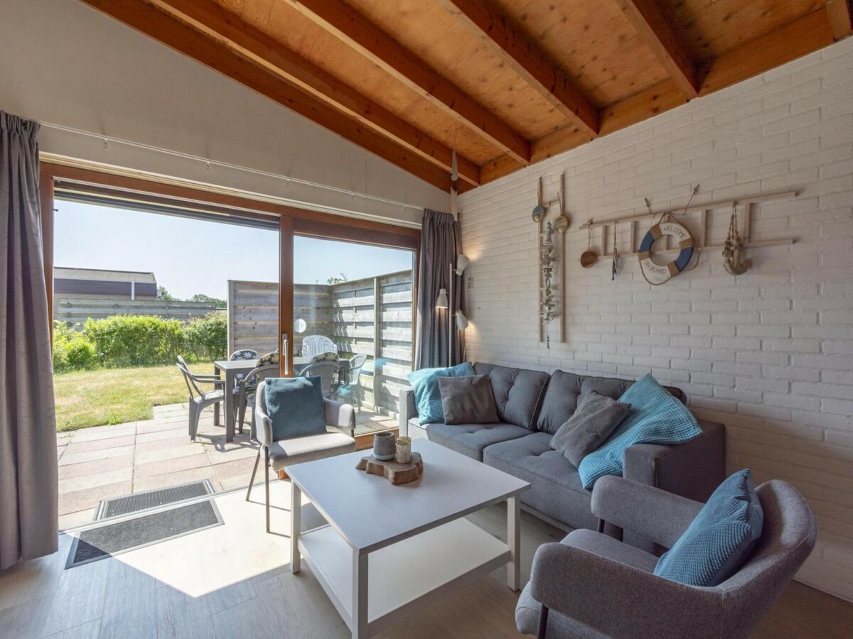 Bungalow Cozy holiday home near sea
