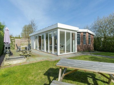 Bungalow Elegant bungalow with sauna and garden - Outdoor photo 11
