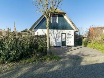 Villa Alluring Villa with sauna - Villa