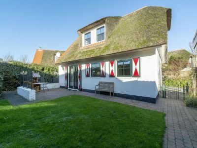 Villa Alluring Villa with sauna - Outdoor photo 2