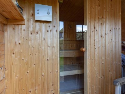Villa Alluring Villa with sauna - Outdoor photo 5