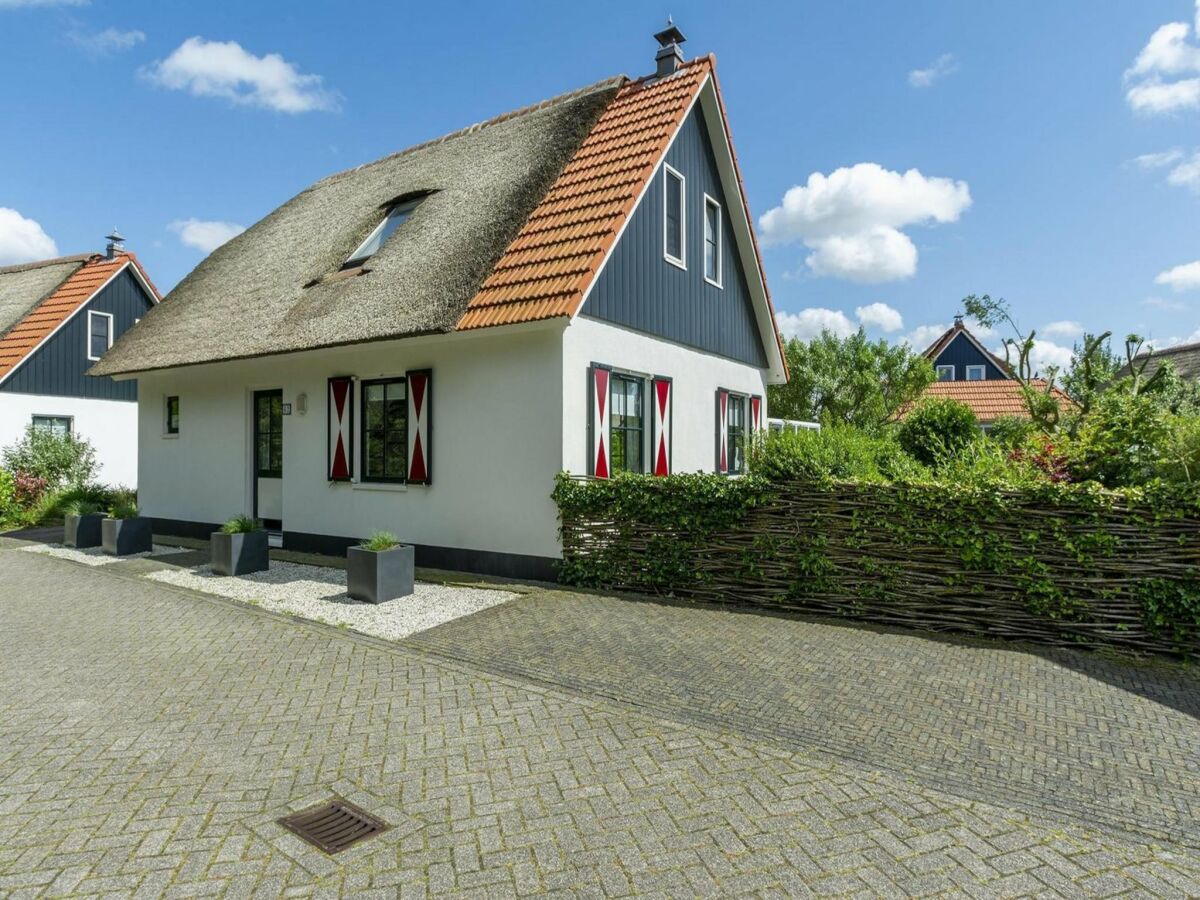 Villa Charming Villa with parasol - Outdoor photo 5