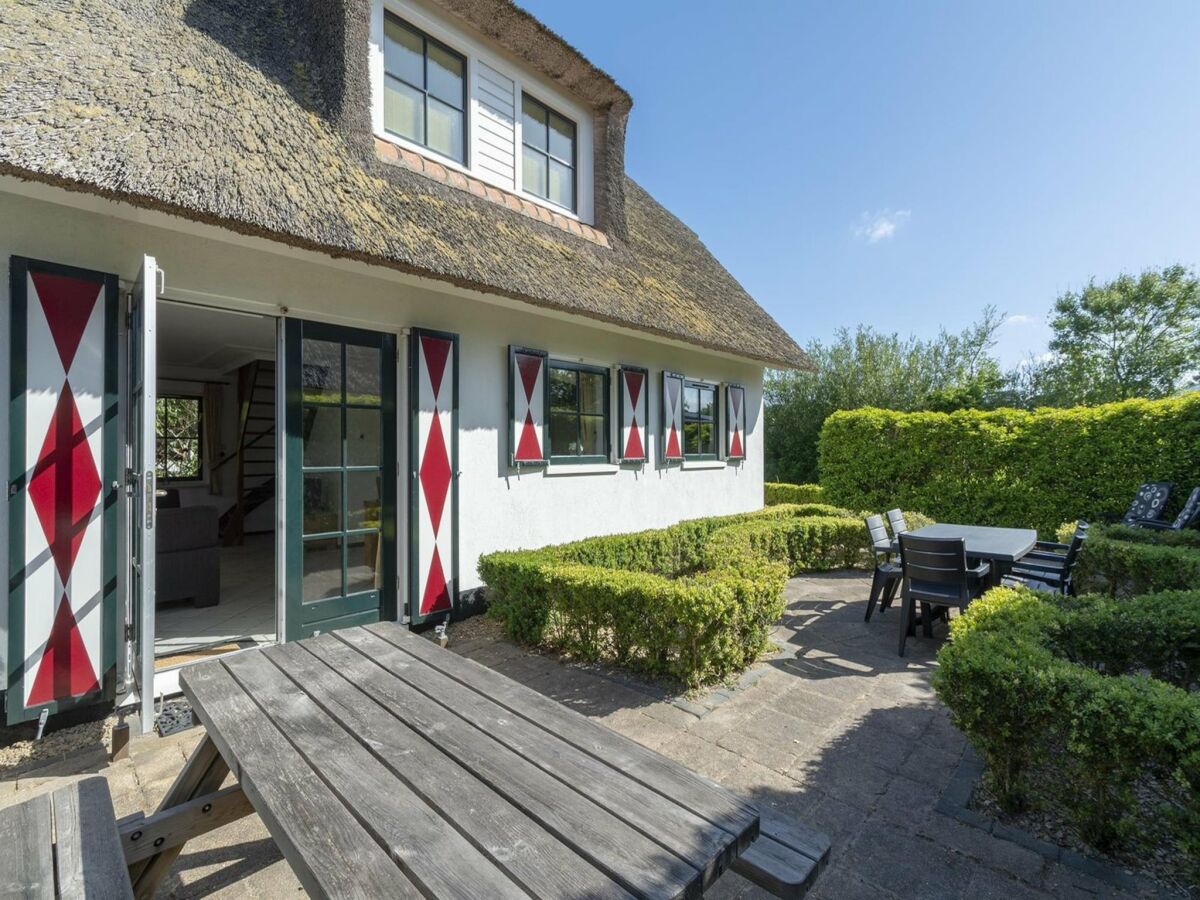 Villa Gracious holiday villa with terrace - Outdoor photo 2
