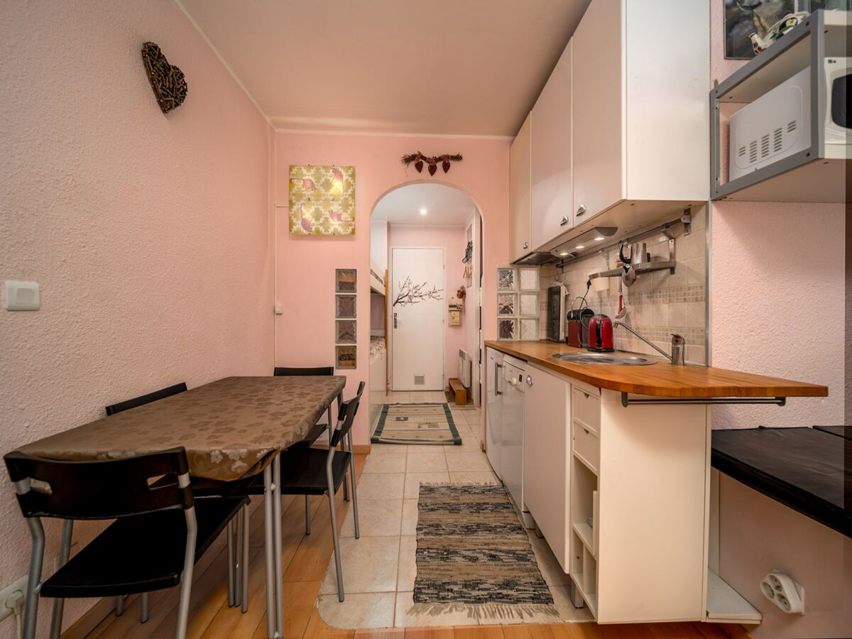 Apartment Studio in France with Mountain Views - Features photo 5