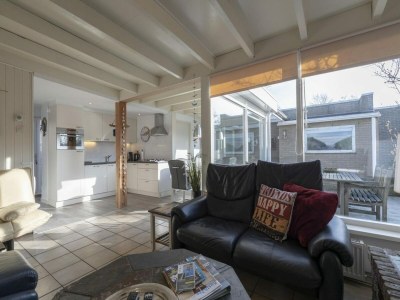 Bungalow Stylish bungalow with garden - Outdoor photo 10