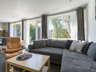 Bungalow Alluring seaside holiday home in Callantsoog - Outdoor photo 2