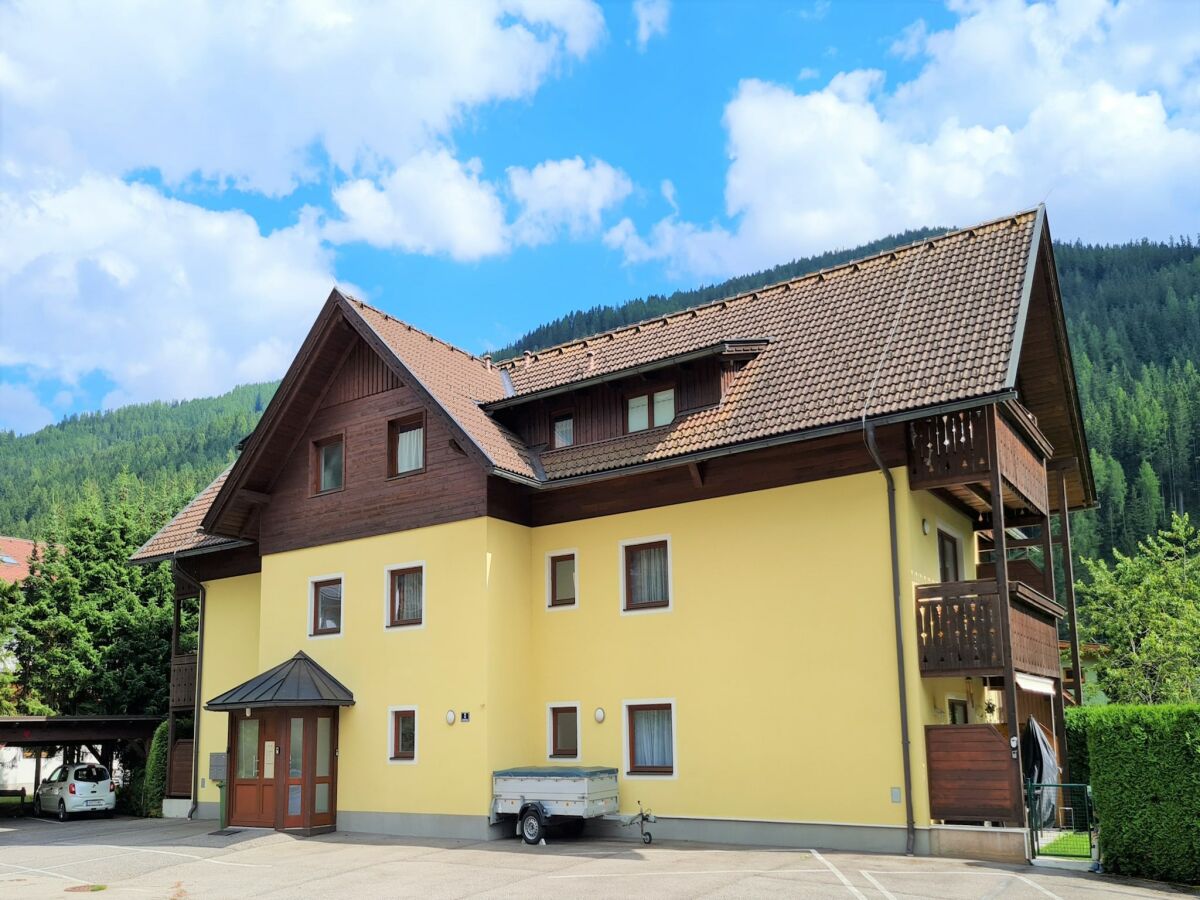 Apartment 2-Zimmer-Wohnung mit Garten
