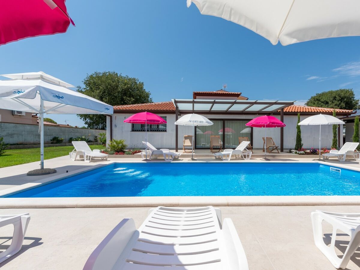 Apartment Nino with Shared Pool - One-Bedroom  A3 with Terrace