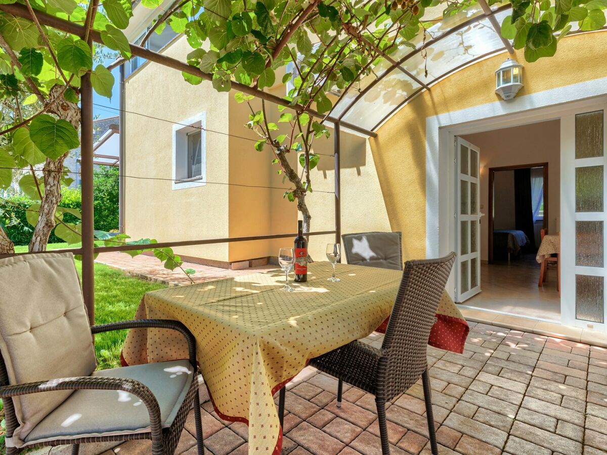 Apartment Nino with Shared Pool - One-Bedroom A4 with Terrace