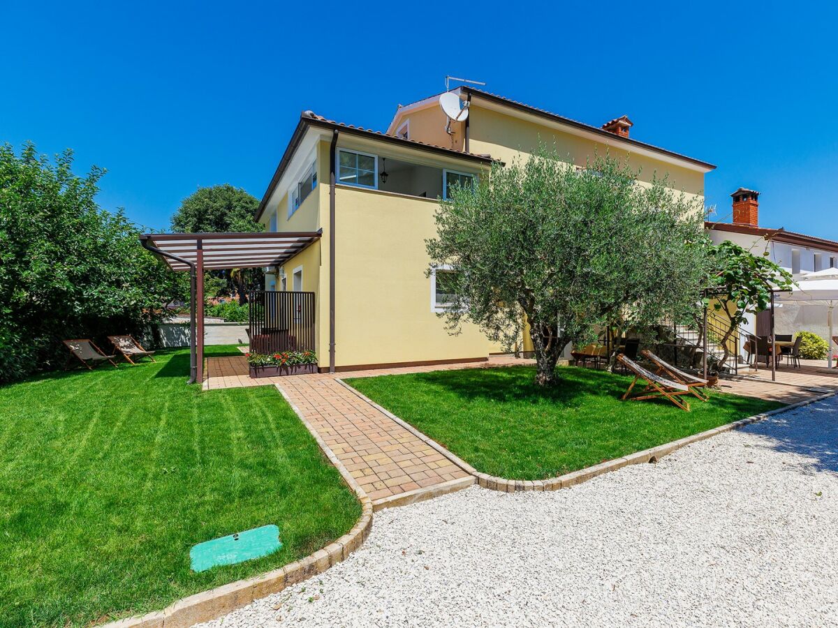 Apartment Nino with Shared Pool - One-Bedroom A4 with Terrace - Outdoor photo 3