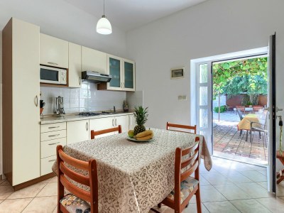 Apartment Nino with Shared Pool - One-Bedroom A4 with Terrace - Features photo 12