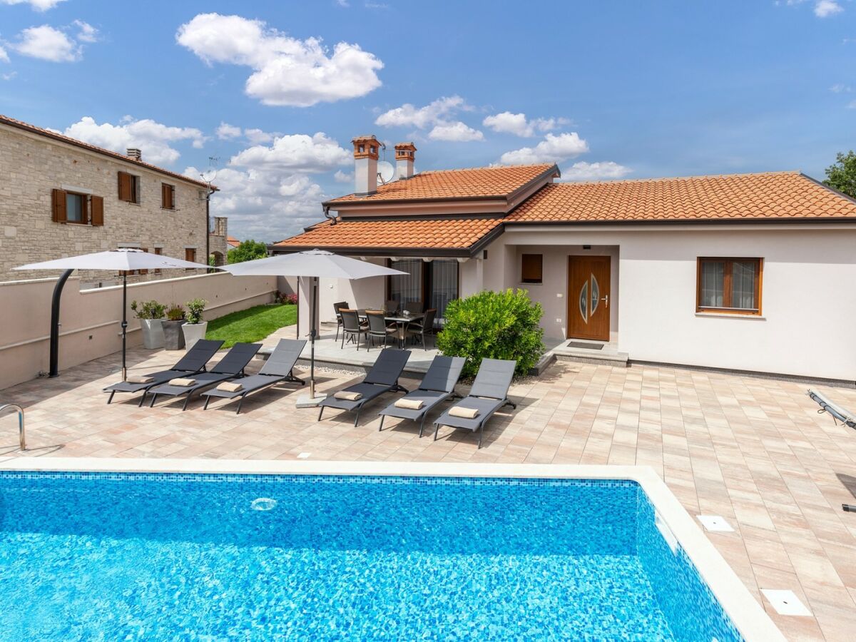 Villa - Villa Ajlin with Private Pool