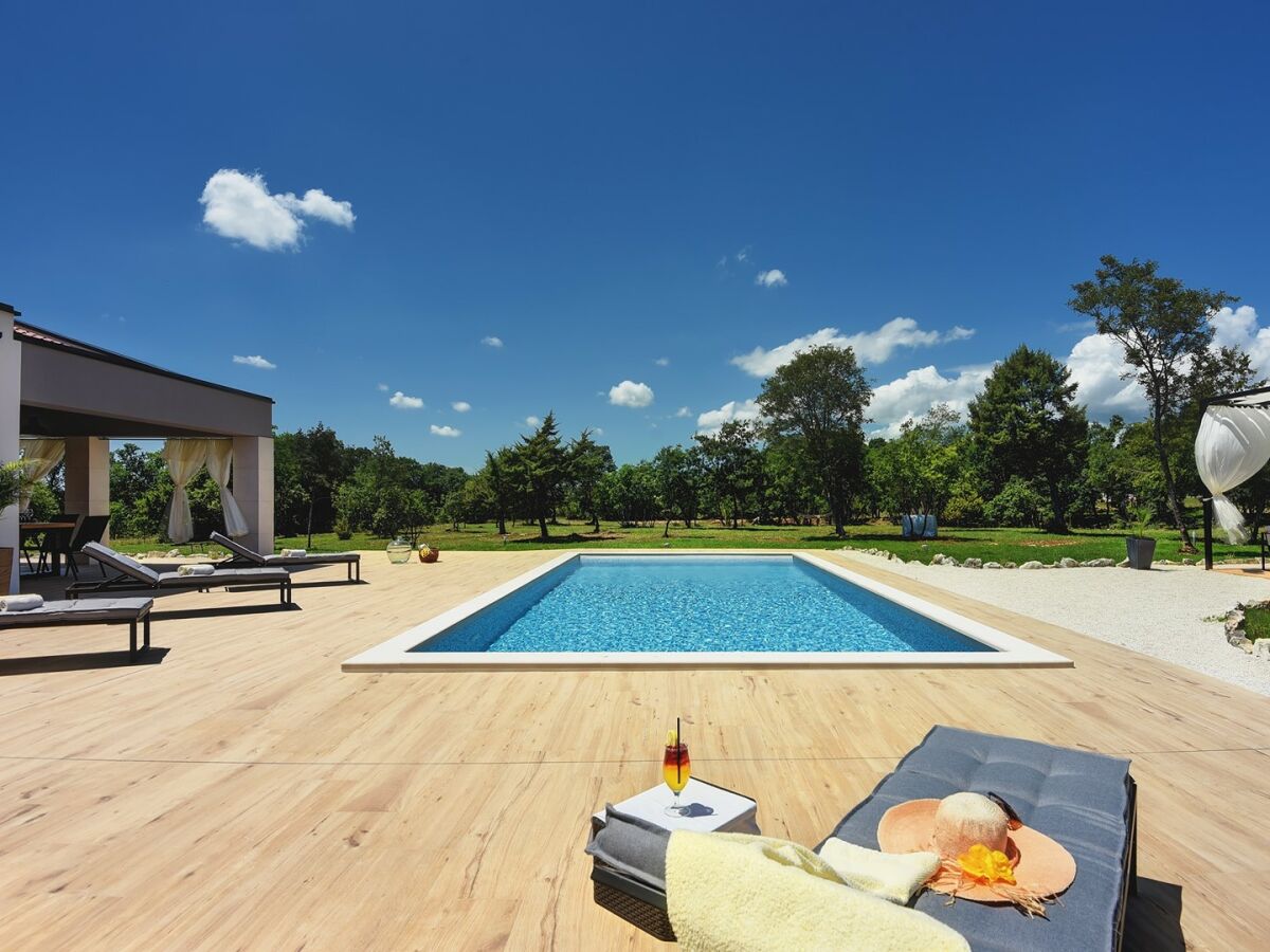Villa - Villa Radola with Heated Pool
