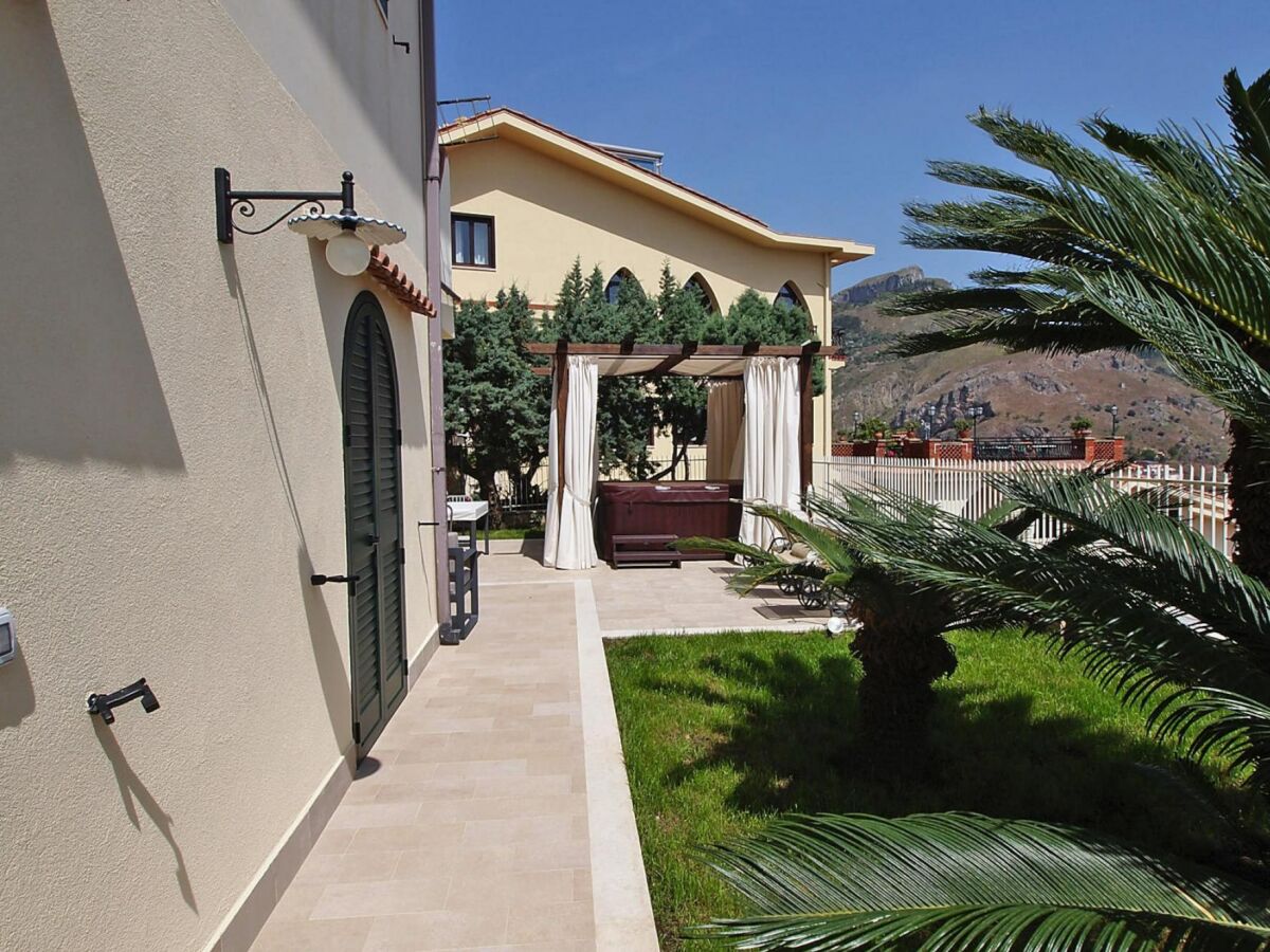 Holiday park Ferienwohnung in Taormina mit Whirlpool - Outdoor photo 2