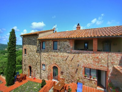 Farmhouse Cottage in Tuscany with patio - Outdoor photo 10