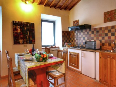 Farmhouse Cottage in Tuscany with patio - Features photo 15