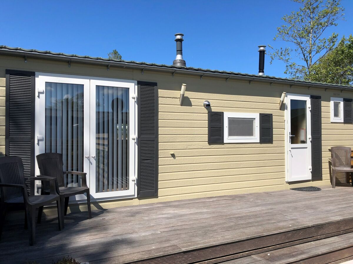 Holiday park Chalet in Wiringherlant am Meer für 4 Von Belvilla