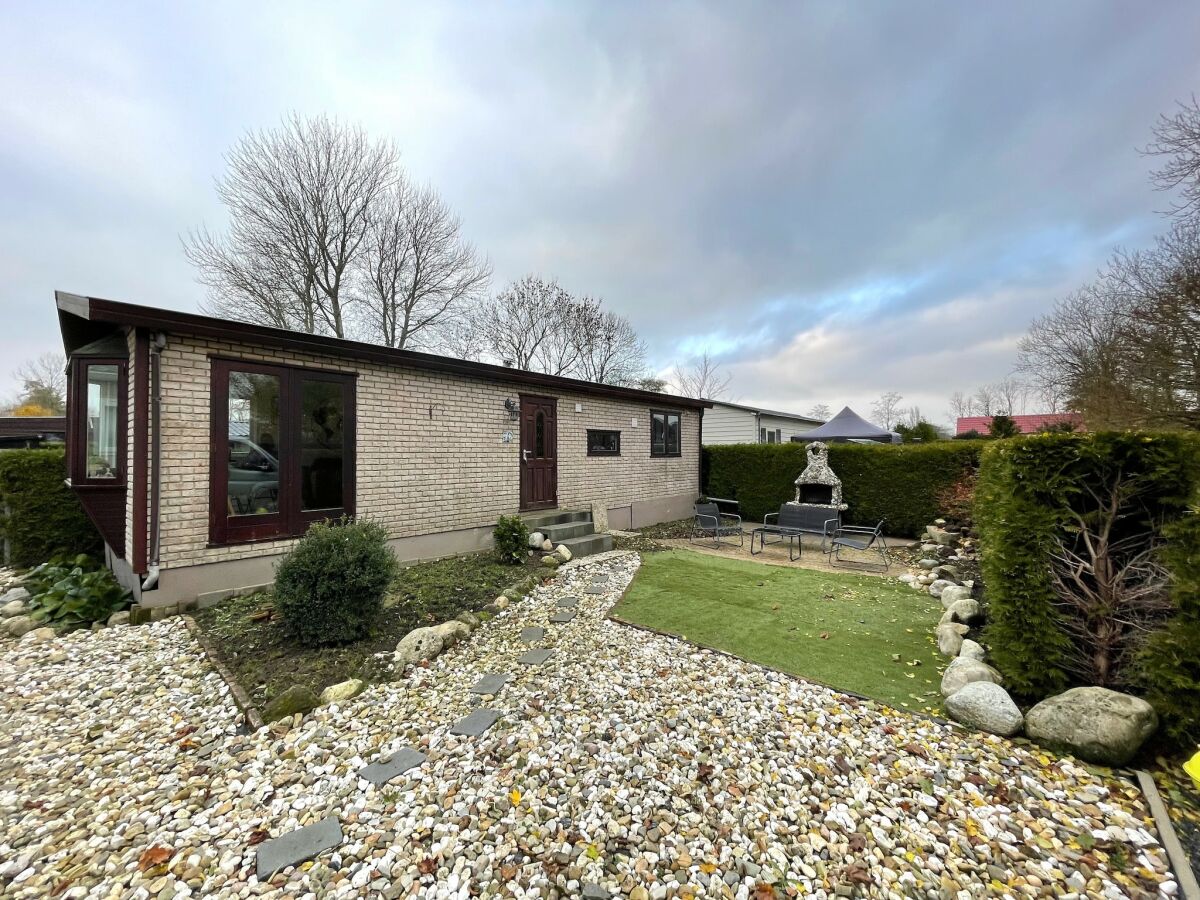 Holiday house Chalet in Tzummarum nahe friesischer Natur