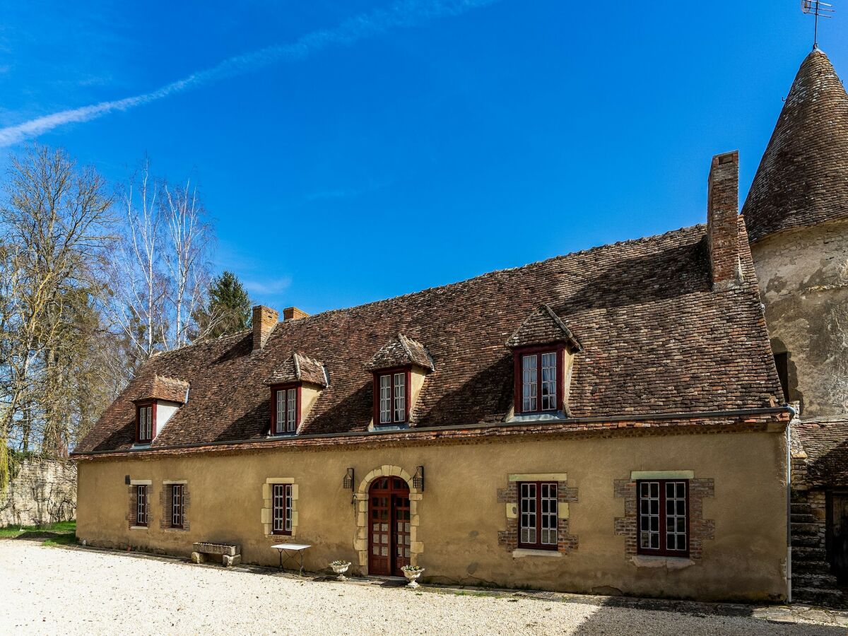 Castle Schönes Schloss in Le Veurdre mit privatem Pool - Outdoor photo 5