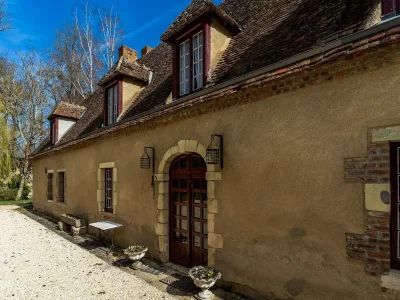 Castle Schönes Schloss in Le Veurdre mit privatem Pool in Lurcy-Lévis - Castle